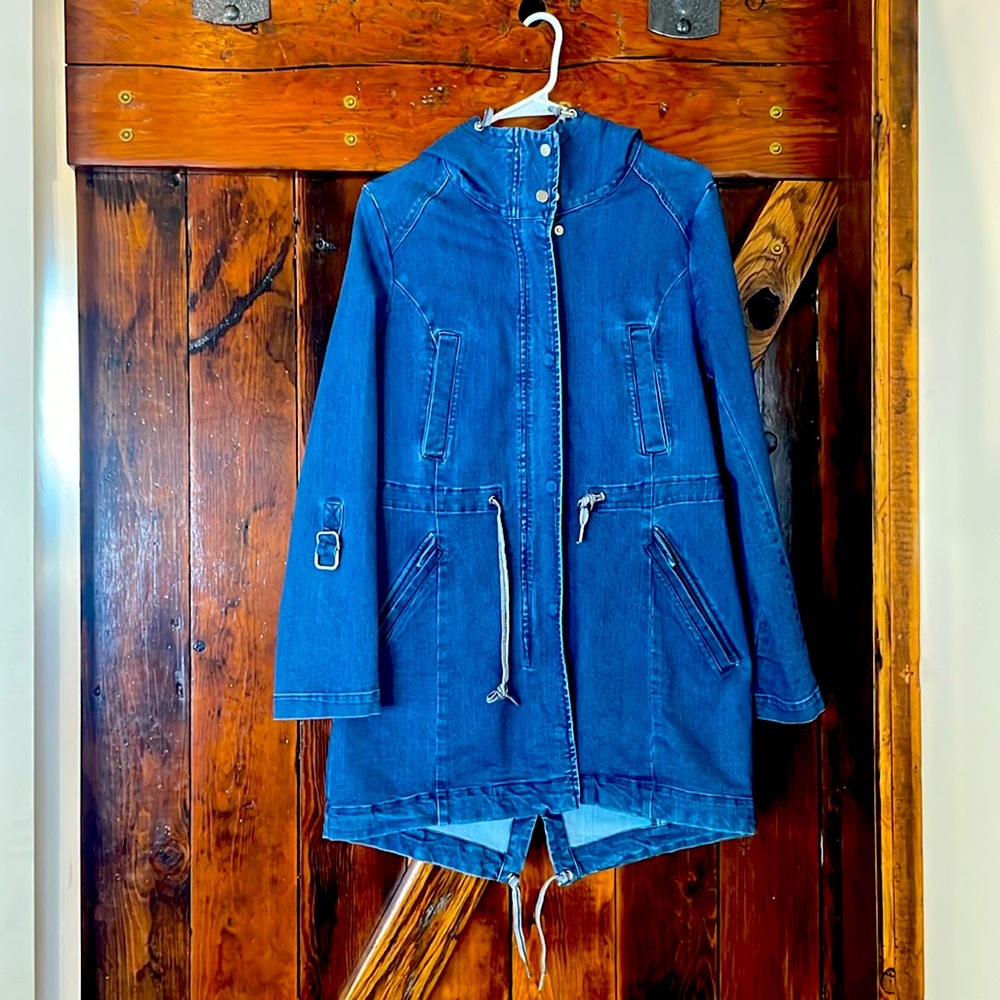 Super cute jean jacket for fall 😀